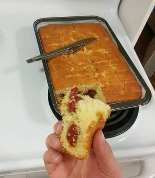 Bolo de Fubá com Goiabada