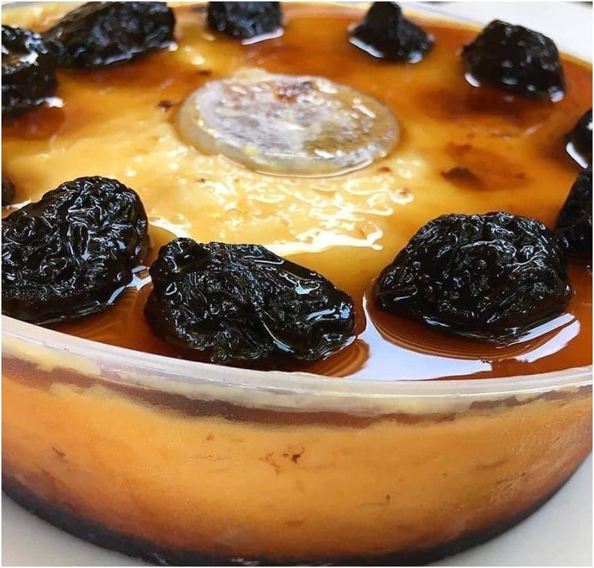 Manjar de Coco com Calda de Ameixa