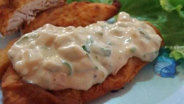 Peixe empanado com molho tártaro