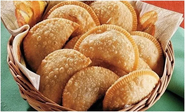 Pastelzinho de Carne Simples e Delicioso